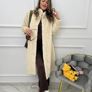 Pelliccia lunga con tasche laterali