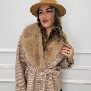 Cappottino corto con cintura e collo in pelliccia