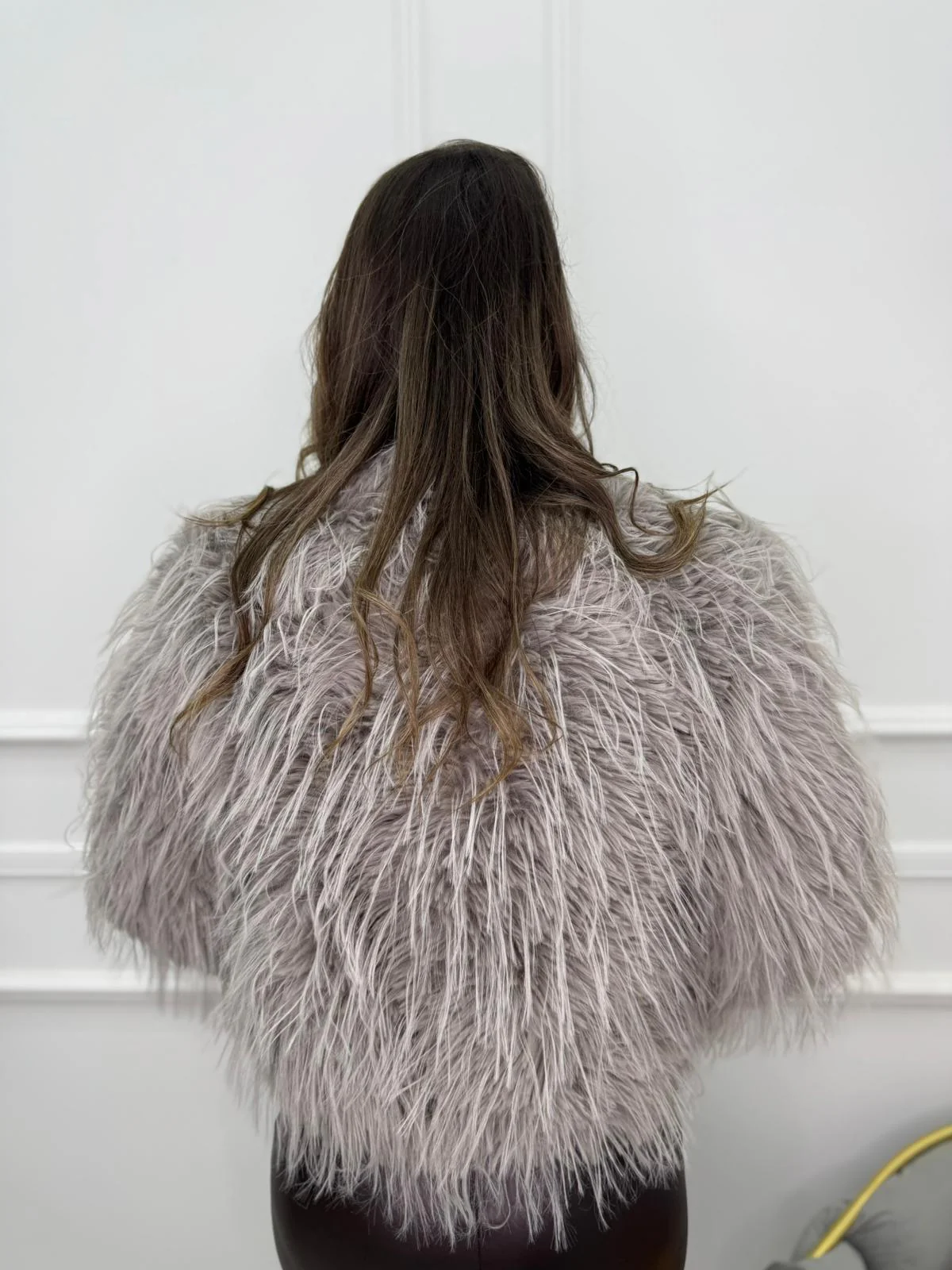 Pelliccia eco giro collo a pelo lungo - immagine 7