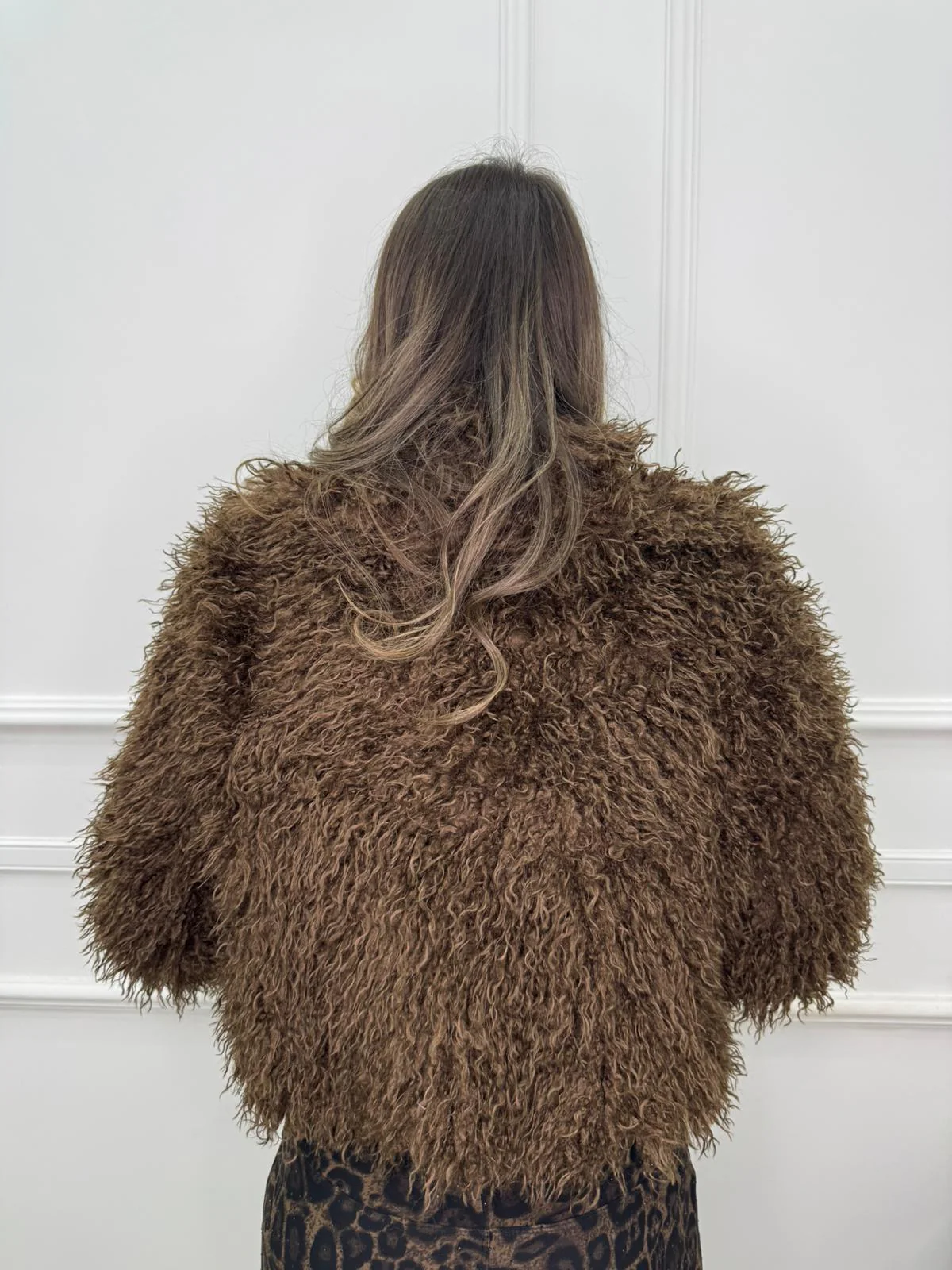 Pelliccia eco tinta unita con pelo particolare - immagine 7