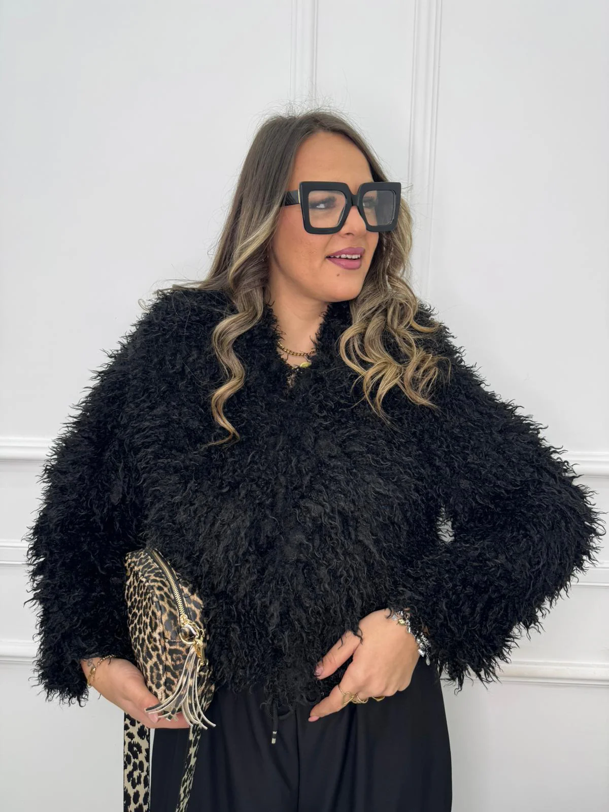 Pelliccia eco tinta unita con pelo particolare