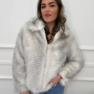 Pelliccia effetto striata con cappuccio