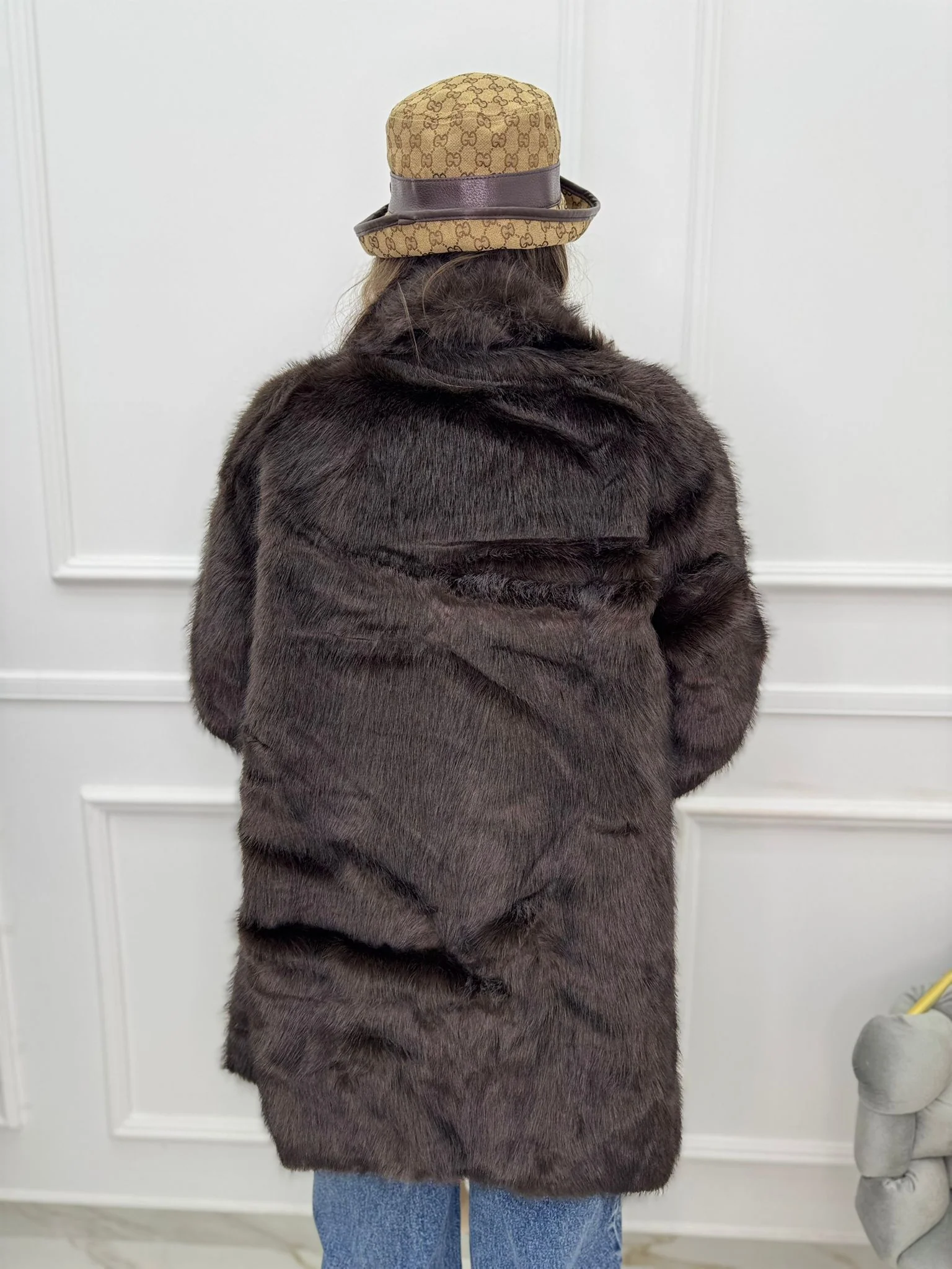 Pelliccia eco modello lungo con collo ampio - immagine 6