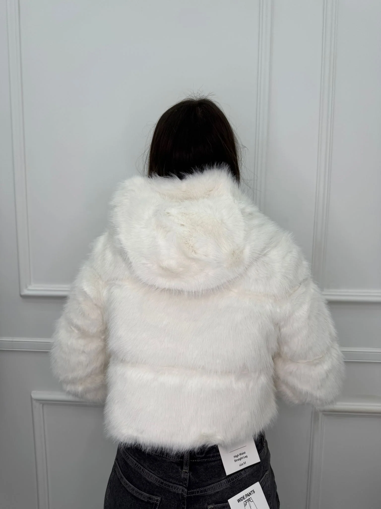 Pelliccia crop tinta unita con zip e cappuccio - immagine 8