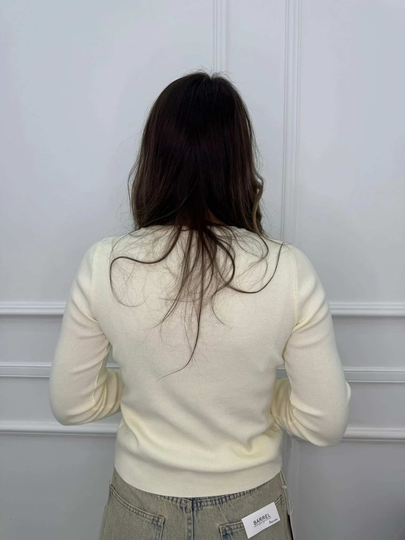 Cardigan in filo tinta unita con bottoni oro - immagine 4