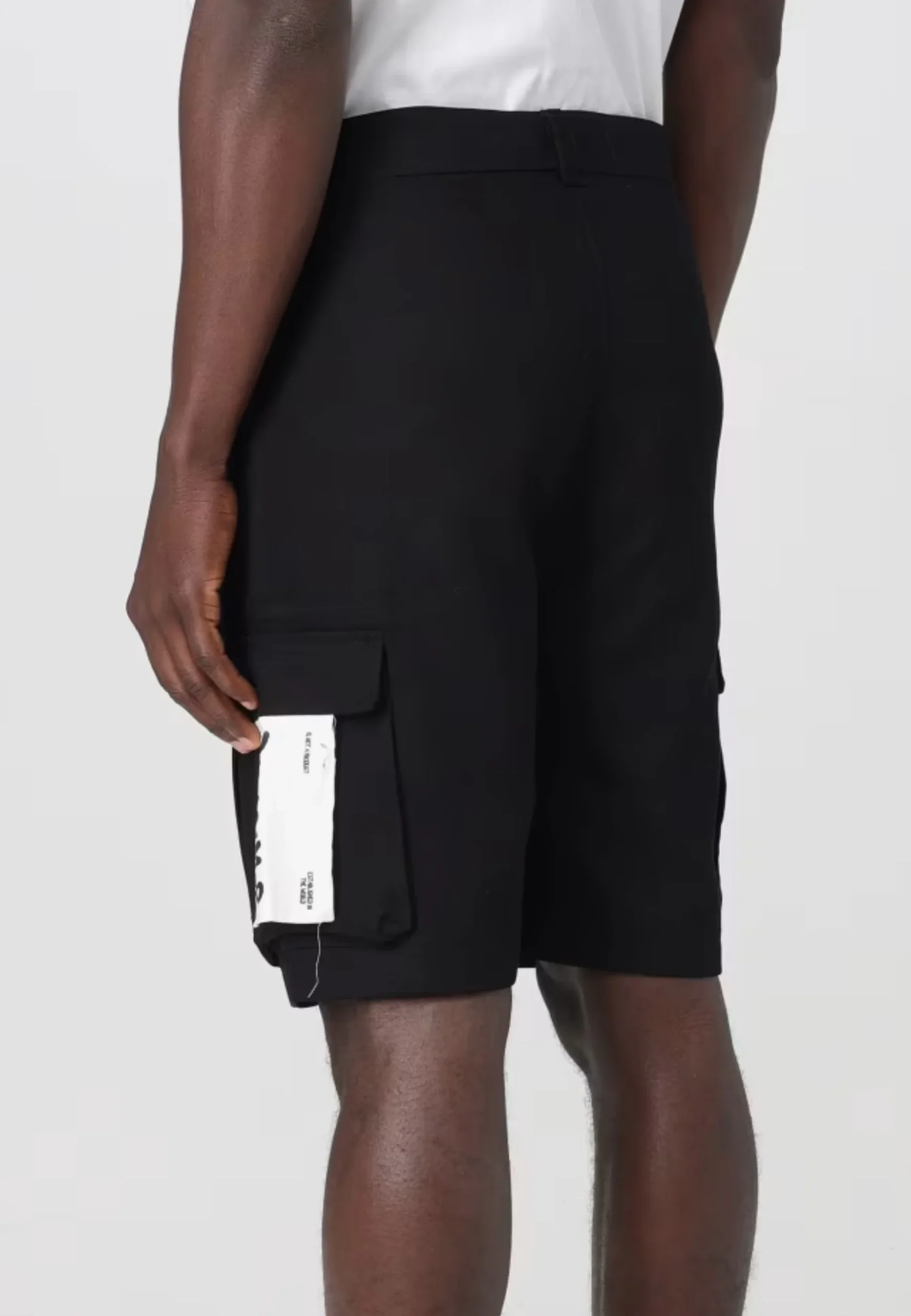 Bermuda DISCLAIMER cargo in cotone nero - immagine 4