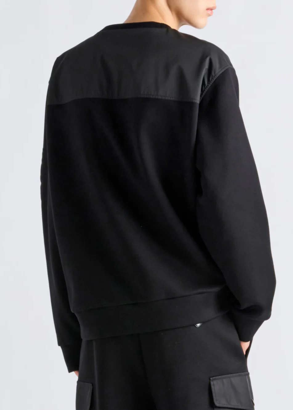 Felpa PRADA taschino Re-nylon zip con placca logo nera - immagine 3