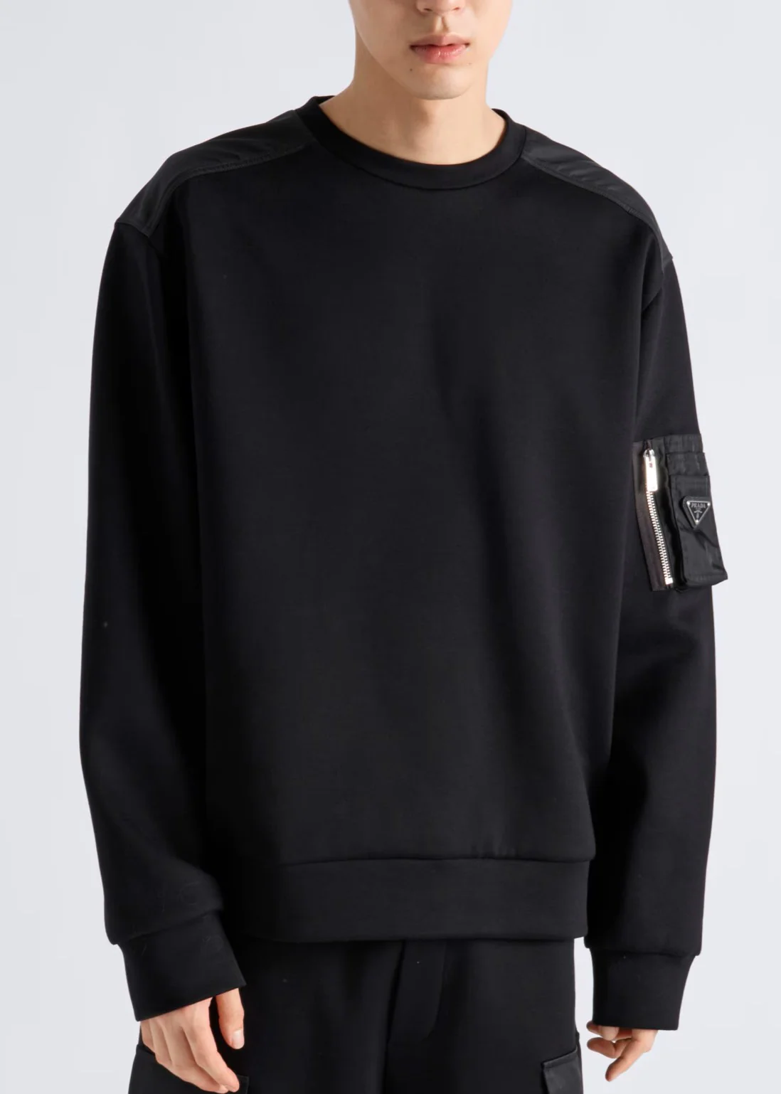 Felpa PRADA taschino Re-nylon zip con placca logo nera - immagine 2