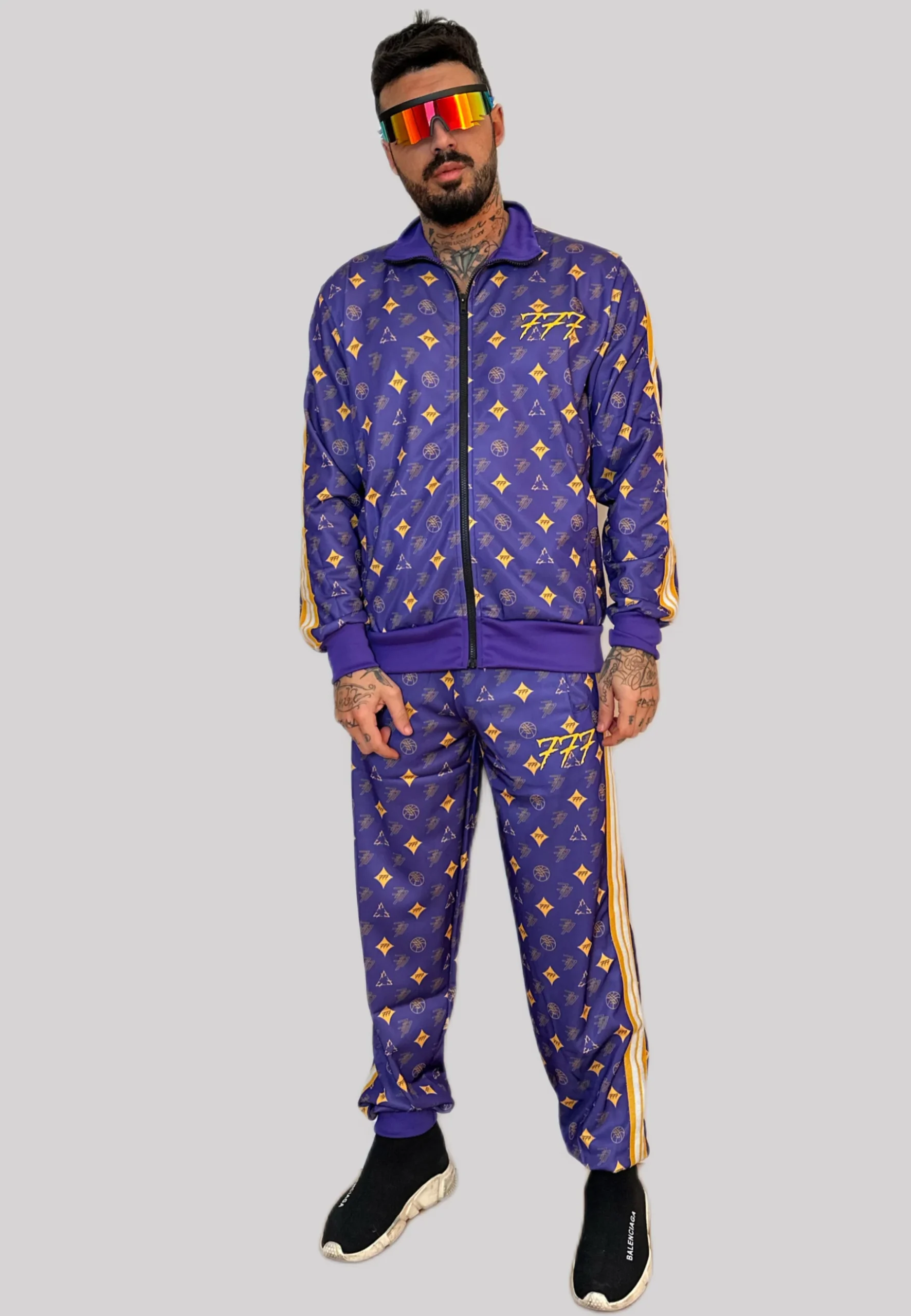 Tony Effe Completo tuta in triacetato TRIPLOSETTE 777 giacca zip + pantalone stampa NBA viola/giallo
